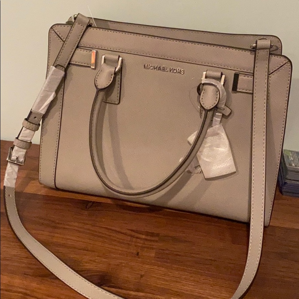 Authentic Michael Kors Dilllon leather handbag